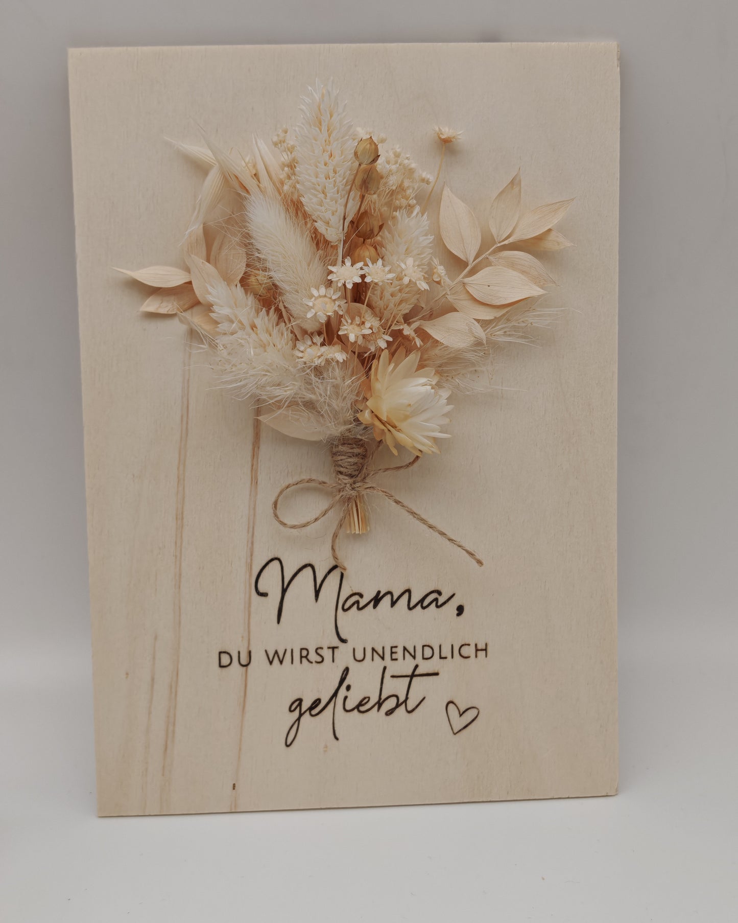 Trockenblumenschild "Mama, du wirst unendlich geliebt"